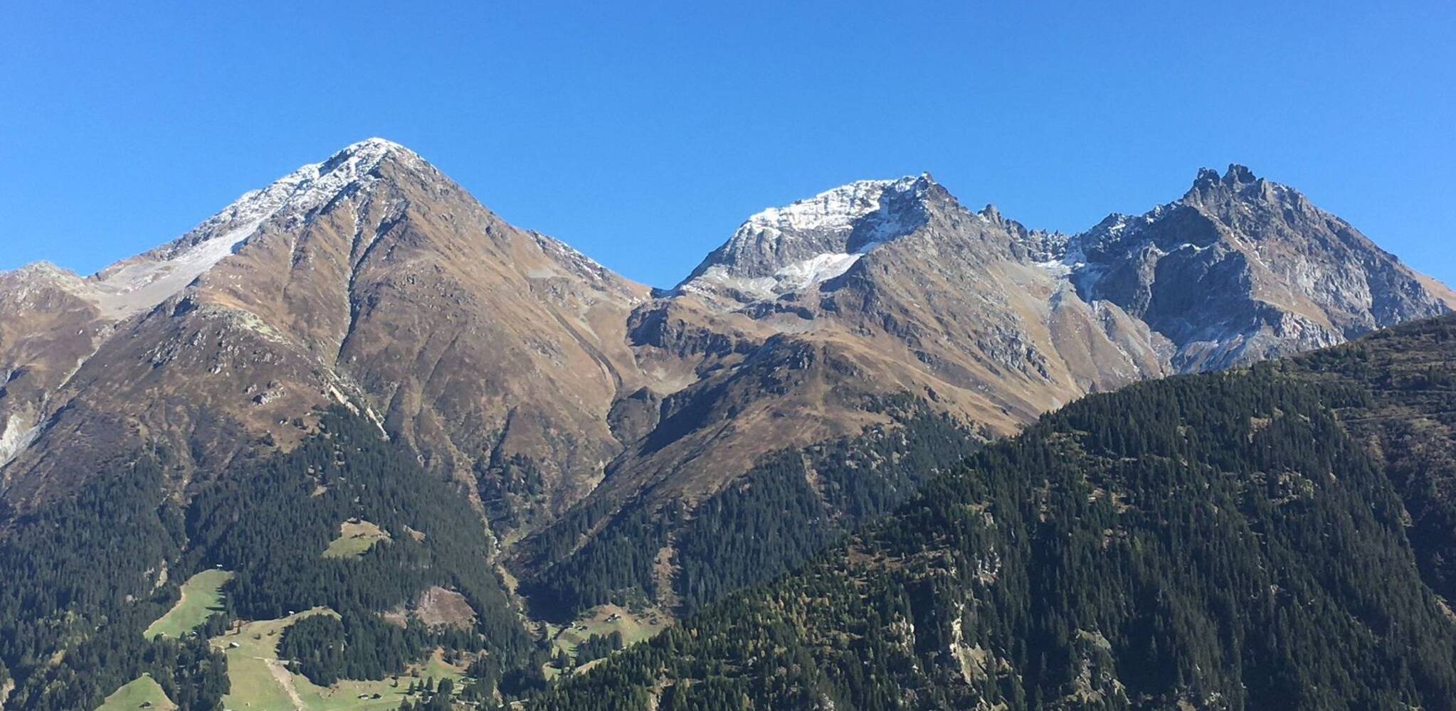 Wunderschne Berge In Graubnden Bildernull